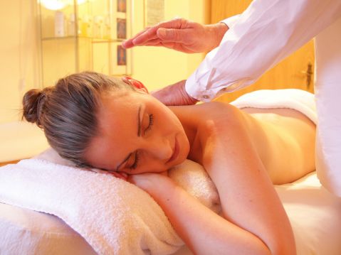 Massage Ayurvédique et Shiatsu - Gîte Stone & Spa Massages Ayurvédiques et Shiatsu - Gîte Stone & Spa - Près de Lyon