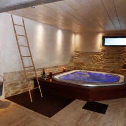 Spa haut-de-gamme avec jacuzzi et sauna près de Lyon