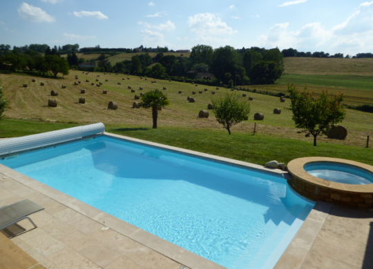 piscine-jacuzzi-gite-stone-et-spa