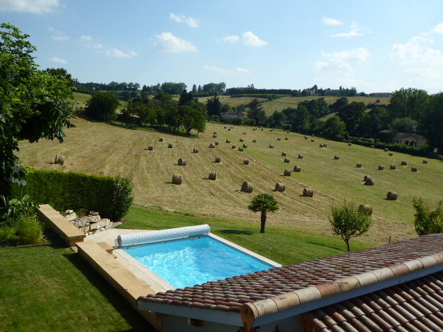 Gîte rural près de Lyon avec piscine et jacuzzi